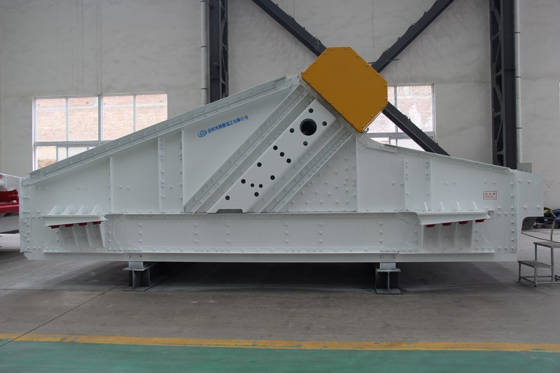 直線篩如何工作的？直線振動篩工作原理及特點(diǎn)